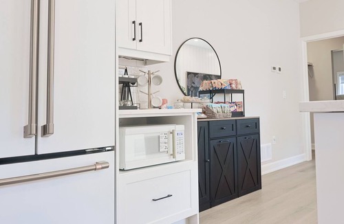Mount Forest Apartment | Executive Luxury Condo-Corporate Stay
