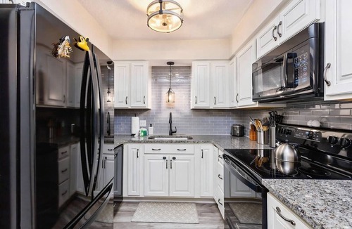 Saint Simons Heights Condo | Experience the best of St. Simons Island from this bright and breezy coastal condo, perfectly located to beach, shops and dining.