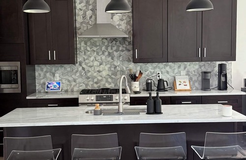 Cliftondale House | Exquisitely Decorated Spacious 4-bedroom Home close to Airport