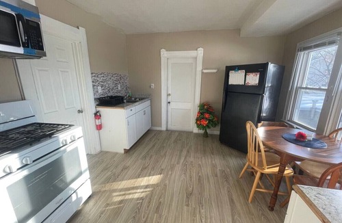 Downtown Syracuse Apartment | (F2)Convenient 2bdrm Syracuse University apartment