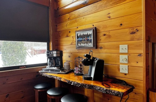 Mayfield House | Fabulous 3 bedroom house on the Sacandaga Lake with AC in charming Mayfield