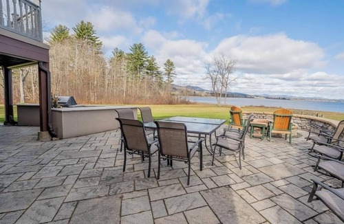 Mayfield House | Fabulous 3 bedroom house on the Sacandaga Lake with AC in charming Mayfield