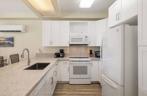 Ko Olina Condo | Fairways at Ko Olina 18C: Elegant Condo on Golf Course