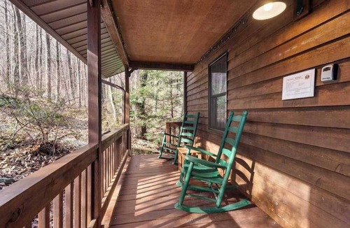 Lake Lure House | Family Escape at Rumbling Bald with Firepit, Games & Fiber Internet