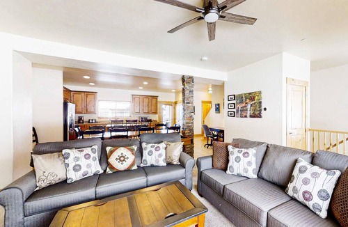 Bear Hollow Village Condo | Family-Friendly Home with Private Hot Tub, Shared Pool, WiFi, and Central AC
