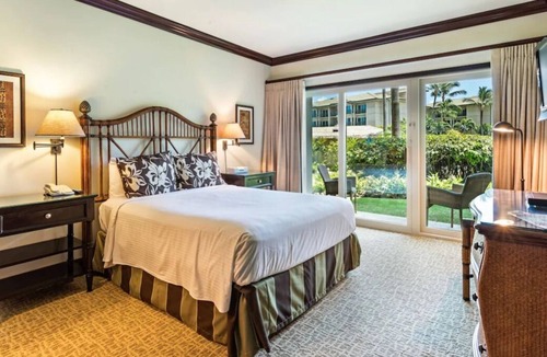 Wailua House | Family & Friends Getaway! 4 Relaxing Units, Kitchen, Lanai, Pool, Free Parking