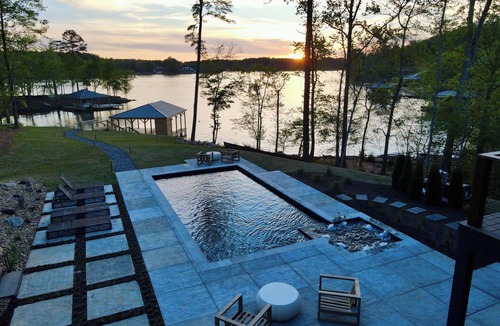 Monticello House | Family fun or a Corporate Retreat at Lake Jackson with pool and an amazing view