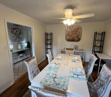 Valdosta House | Family-Only Home Quiet & Peaceful Neighborhood