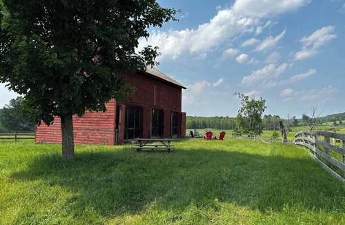 Valatie House | Farm Stay at Kinderhook Farm in Valatie, New York
