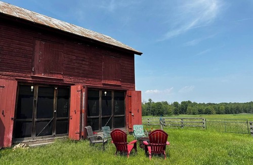 Valatie House | Farm Stay at Kinderhook Farm in Valatie, New York