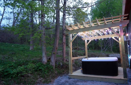 Pownal Apartment | FARM-TO-TABLE eating, good hot tub soak, S'mores around fire pit, seasonal POOL!
