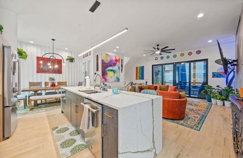 Reynoldstown House | FIFA Atlanta Luxury Stay -3 Miles to Downtown with Hot Tub - GameRoom - Sleeps 10