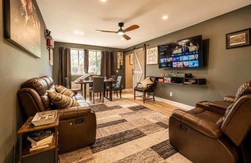 Downtown Atlanta House | FIFA - Urban Comfort | King Beds & Movie Nights