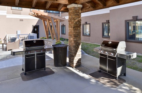 O'Fallon Condo | Free Breakfast. Pool & Gym. Close to Progress West Hospital!