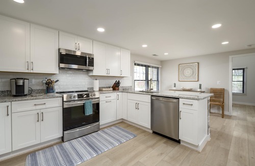 Sandpiper Pines House | Free Linens & Cleaning - Cleveland Cove