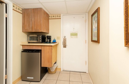 Waikiki Hotel | *Free Parking*Beautiful Views*10 Min to Beach*