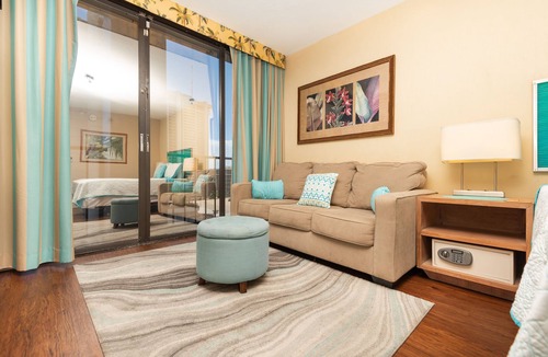 Waikiki Hotel | *Free Parking*Beautiful Views*10 Min to Beach*