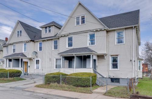 Rochester House | Free Parking! Townhome 3 Mi to Dtwn Rochester