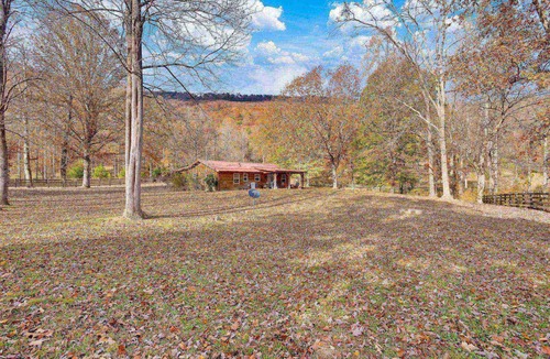 Rising Fawn Cabin | Free Ruby Falls Ticket & More -Hot tub-3 acres-5 min walk to lake fishing-15 min Cloudland Canyon