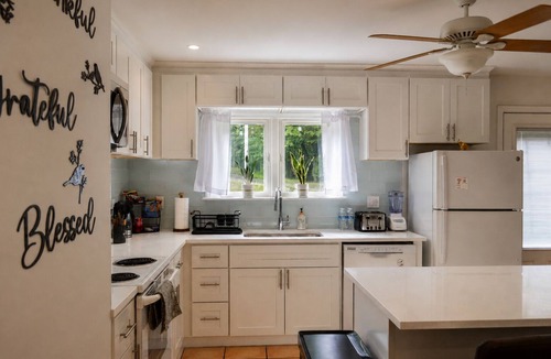 Milton House | Fully Fenced Yard - Dog-Friendly Only - No Smoking- Sleeps 6 - Alpharetta