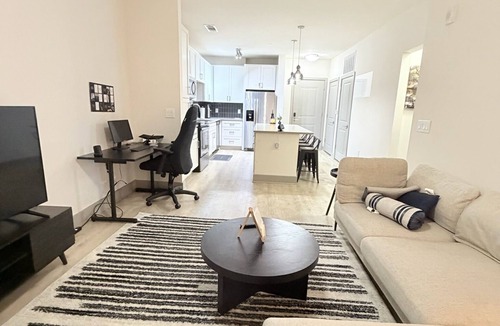Decatur Apartment | Fully Furnished Room Steps From Avondale Train Station and Fast Wifi