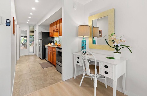 Kaanapali Condo | Fully Remodel 5 Star, Walk to Kaanapali Beach, Jacuzzi, Beach Cabana
