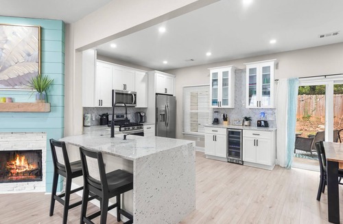Cumberland House | Fully Renovated 3 Bedroom 2.5 Bath Near Braves Stadium, Shops, Dining & Gym.