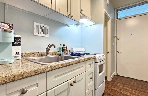 Waikiki Apartment | Furnished monthly rental Waikiki Neighborhood 204
