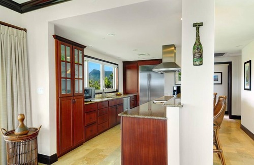 Wailua Condo | G301 - Extra Large Ocean View Corner Suite in Kapaa, Steps to Beach, AC, Pool!