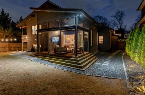 Atlanta House | Game Room + Bar: Luxe Group Getaway in Atlanta