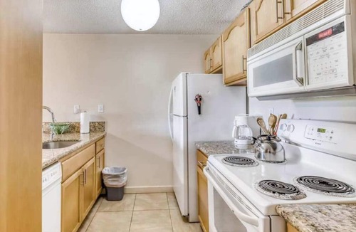 Maunaloa Apartment | Garden-View Molokai Condo with Lanai, Pool & Walk to Beach