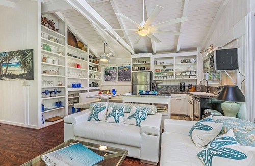 Wainiha House | Gated cottage, 3 blocks to beach, A/C Close to Tunnels. Lots of outdoor space