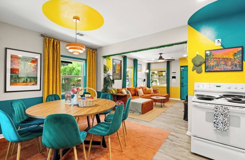 Pittsburgh House | Golf, Arcades, Projectors, Bikes, Themed Murals - DT ATL