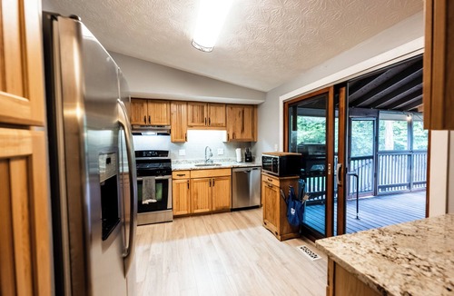 Roswell House | Gorgeous 3-bedroom house with 2nd living rooms in charming Roswell
