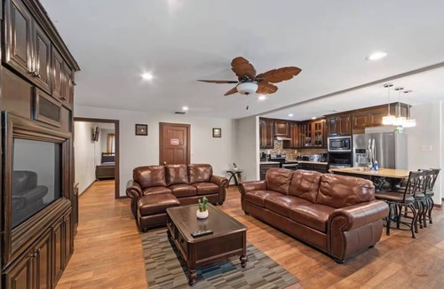 Conley House | Gorgeous/ATL 4-bedroom 3-baths house within friendly Conley minutes from airport