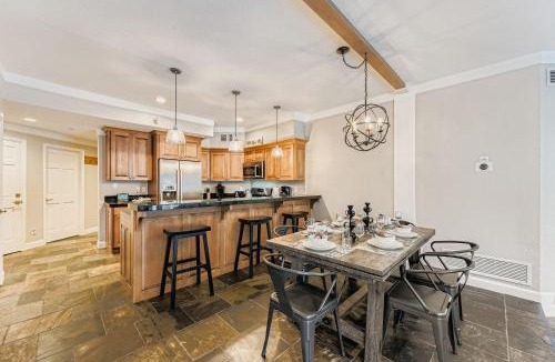 Deer Valley Apartment | Gorgeous DV Slopeside Condo with Hot Tub and AC 11B