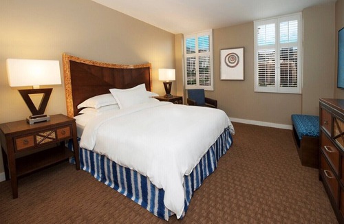 Waikiki Resort | Gorgeous Hilton Hawaiian Village Lagoon Tower Ocean Front Premium 2 Bedroom Unit
