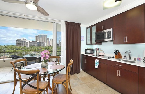 Waikiki Condo | Gorgeous partial Ocean View in the Heart of Waikiki! FREE Parking & Wi-Fi!