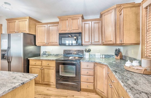 Banner Elk Condo | Grand Oaks RR1- Mountain Condo, Gated Resort, Indoor/Outdoor Pools & Hot Tub