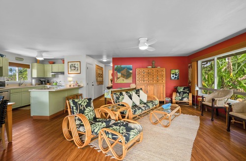 Hanalei House | Great Deal in Hanalei AC and walking distance to attractions with views