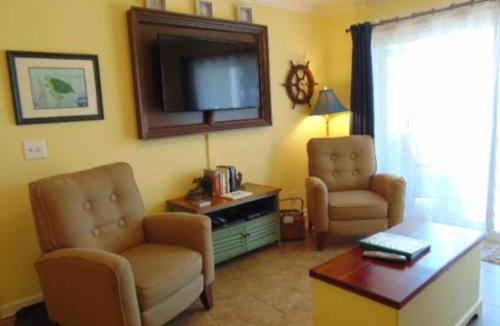 Demere Park House | H13 Ocean Walk Resort 2bdrm 2 bath downstairs great beds Great view and always a great breeze