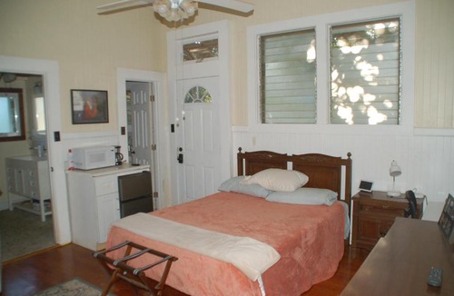 Naalehu Bed & Breakfast | Hale Naalehu LLC Bed and Breakfast