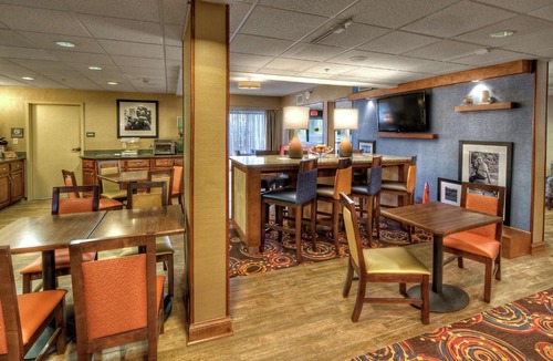 Arlington Hotel | Hampton Inn Jonesville/Elkin