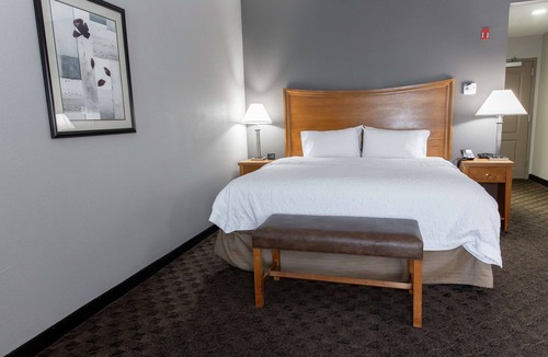 Chesapeake Hotel | Hampton Inn & Suites Chesapeake-Square Mall