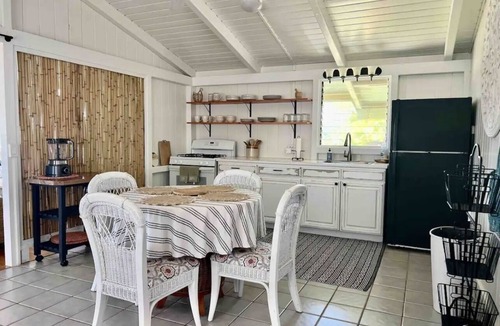 Anahola Other | Hawaiian Hale, farmhouse in Anahola, Kaua’i central & family friendly.