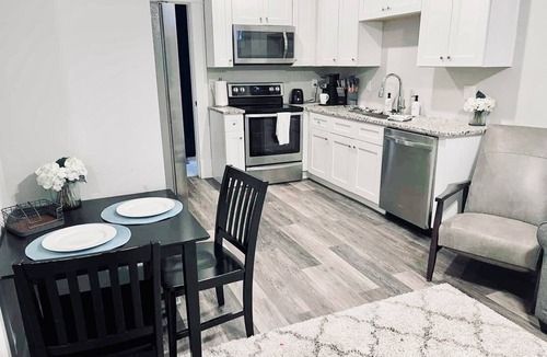 East Side Apartment | Heart of Grant Park l Private Suite Near World Cup & Beltline