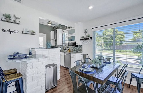 East Fort Lauderdale House | Heated Pool! 5 Bedrooms+1 Mile To Beach/Las Olas!