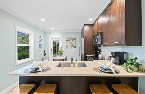 Wilton Manors House | Heated Pool Bungalow Retreat, Charming, Cozy Stay Near Beaches, Dining & Shops!