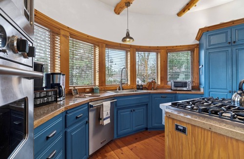 Lake Arrowhead House | Heated Pool + Hot Tub + Fire Pit + Game Room | Mins to Lake Arrowhead + Village