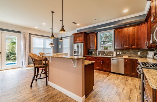 Lincolnville House | Heated POOL, Walk DT, Food, mins to beach, foosball/games, private yard pets👍